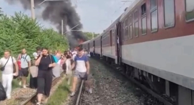 Slovakya'da otobüsle yolcu treni çarpıştı 