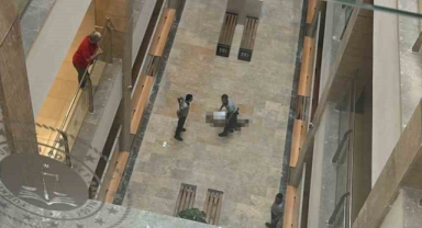 Uyuşturucu ticaretiyle suçlanan şüpheli 3'üncü kattan atladı