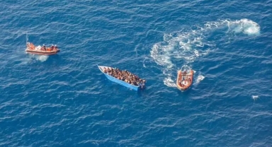 Yunan sahil güvenliği mültecileri denize atarak ölümlerine neden oldu