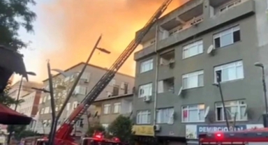 4 Katlı Binanın Çatısında Yangın Çıktı 