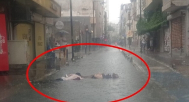 Akıma Kapılan 2 Kişi Sokak Ortasında Can Verdi 