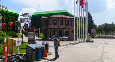 ANKARA BÜYÜKŞEHİR PARKLARDA VEKTÖRLE MÜCADELE VE TEMİZLİK ÇALIŞMALARINA 7/24 DEVAM EDİYOR