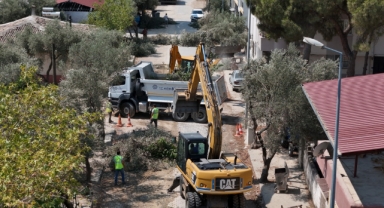 Aydın Büyükşehir Belediyesi, kent genelinde eş zamanlı olarak sürdürülen yol yapım çalışmalarına devam ediyor