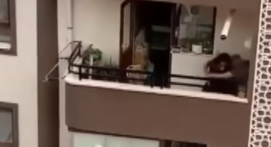 Balkonda tartıştığı annesine bıçakla saldırdı!