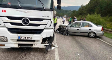 Bolu'da Otomobil ve Tır Çarpıştı
