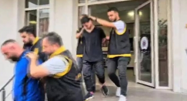 Boynundan giren mermi ağzında kalmıştı 