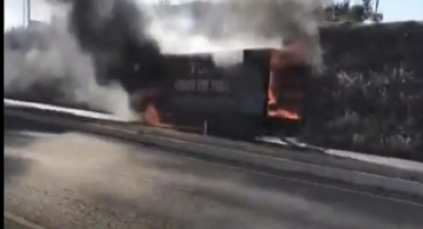 Elazığ'da kamyon alev alev yandı