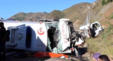 Erzurum'da ambulans ile ticari araç çarpıştı