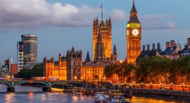 İngiltere'de 14 yıl sonra ilk kez iktidar el değiştirdi 