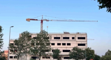 İşçinin üzerine demir düştü