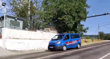 Kablo hırsızlığına suçüstü yakalandı 