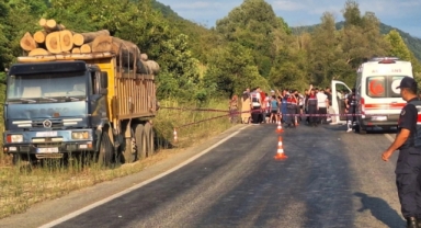 Kamyonun çarptığı bisiklet sürücüsü hayatını kaybetti