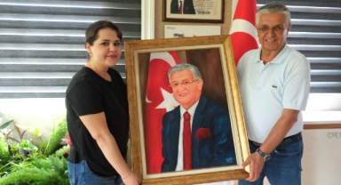 Kemer Belediye Başkanı Necati Topaloğlu’na yağlı boya tablo hediye edildi