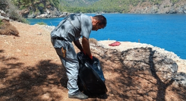 Kemer Belediyesi koylarda temizlik yaptı 
