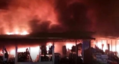 Konteyner Çarşısında Yangın Çıktı 