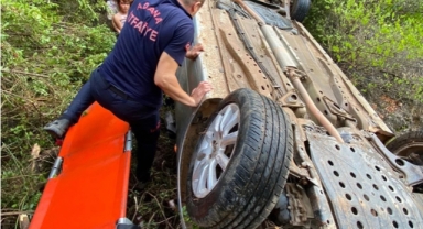 Kozan'da Otomobil Devrildi