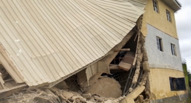 Öğrenciler sınavdayken okul çöktü