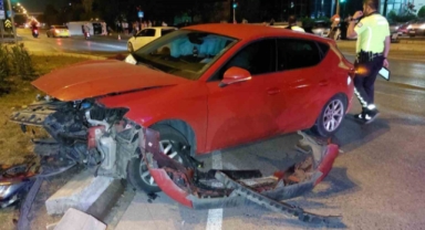 Otomobil ile ambulans çarpıştı