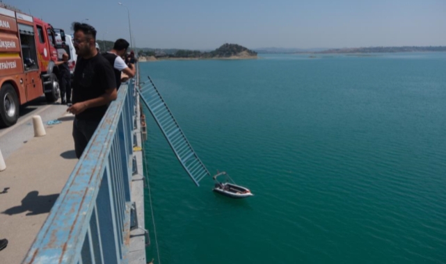 Otomobil köprüden göle uçtu