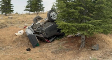 Piknikten Dönen Ailenin Bulunduğu Otomobil Takla Attı