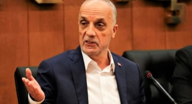 Ülkeyi yönetenler aklını başına alsın