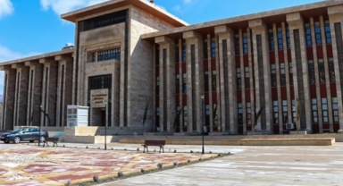  15 bin nüfuslu ilçeye inşa edilen hükümet konağı tepki çekti 