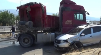 4 araç birbirine girdi