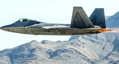 ABD F-22 uçaklarını Orta Doğu'ya konuşlandırdı