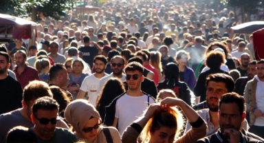 AK Parti'den gençlere yönelik anket