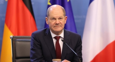 Almanlar, hükümetten memnun değil