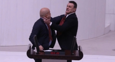 Alpay Özalan Ahmet Şık'ı yumrukladı 