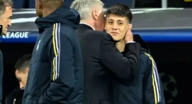 Ardayı oynatmaya mecbur geldi 