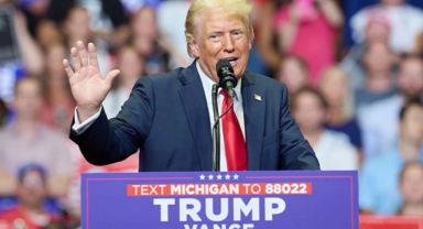 Biden'ı topa tutan Trump Putin'e ise övgüler dizdi