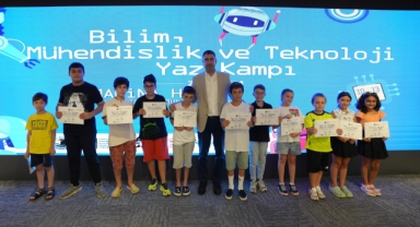 Bilim ve Teknoloji Geleceğin Mühendislerini Yetiştiriyor: Kartal’da Yaz Kampı Sertifika Töreni
