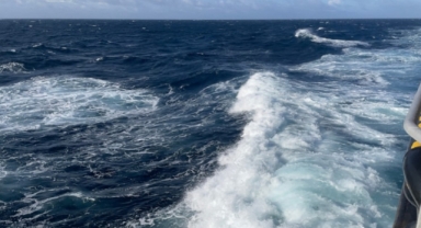 Denize atlarken kafası betona çarpan kişi öldü