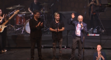 Emre Aydın Büyükçekmece’de binlerce hayranı ile buluştu