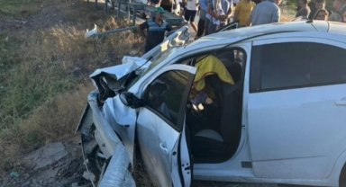 Erzincan'da Otomobil Çarpışması