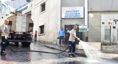 Esenyurt'ta Temizlik Seferberliği: Ekipler Gece Gündüz Çalışıyor