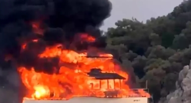 Fethiye'de Teknede Yangın