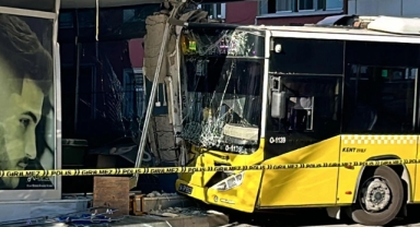 İETT otobüsü binaya çarptı