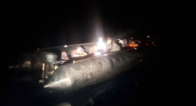 İzmir'de 25 düzensiz göçmen kurtarıldı