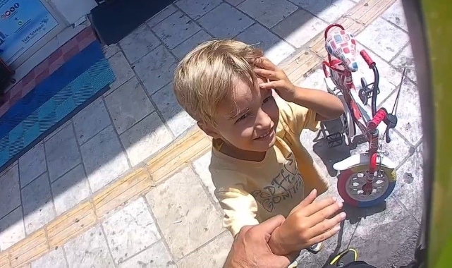 Kaldırımda bisiklet sürerken trafik polisine yakalandı!