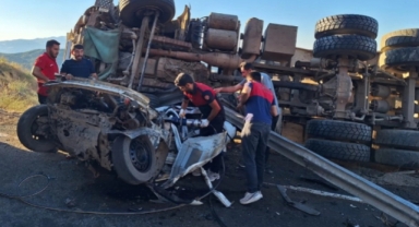 Kamyon ile otomobil çarpışması