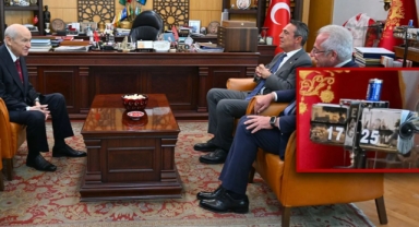 Koç'un ziyaretinde ilginç fotoğraf