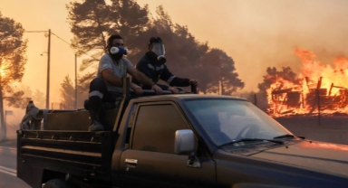 Komşunun da yangınlarla başı dertte