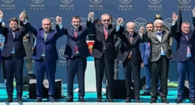 Kuvvet komutanlarının hiçbiri sahneye çıkmadı