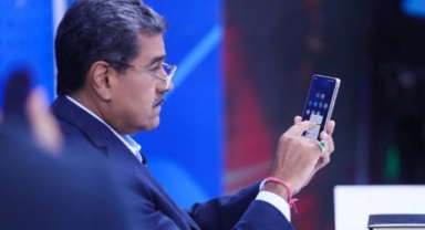 Maduro canlı yayında WhatsApp'ı sildi 