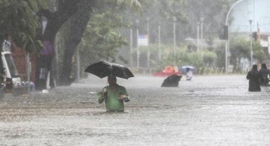 Muson yağmurları can aldı