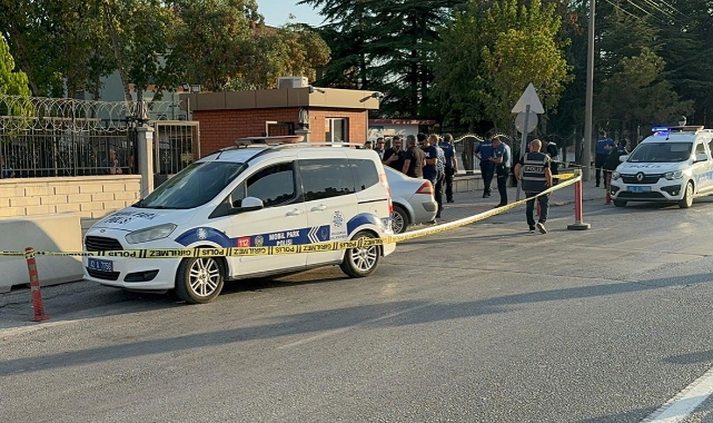 Öldürdüğü eşinin cansız bedeniyle karakola gidip teslim oldu