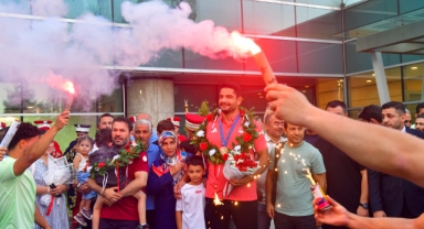 OLİMPİYAT ÜÇÜNCÜSÜ TAHA AKGÜL ANKARADA COŞKUYLA KARŞILANDI